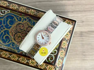 ساعة شبيهة بالفيندي