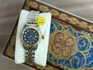 ساعة فضية بالذهبي شبيهة بالرولكس