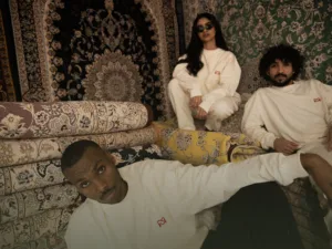 IVORY SWEATSHIRT