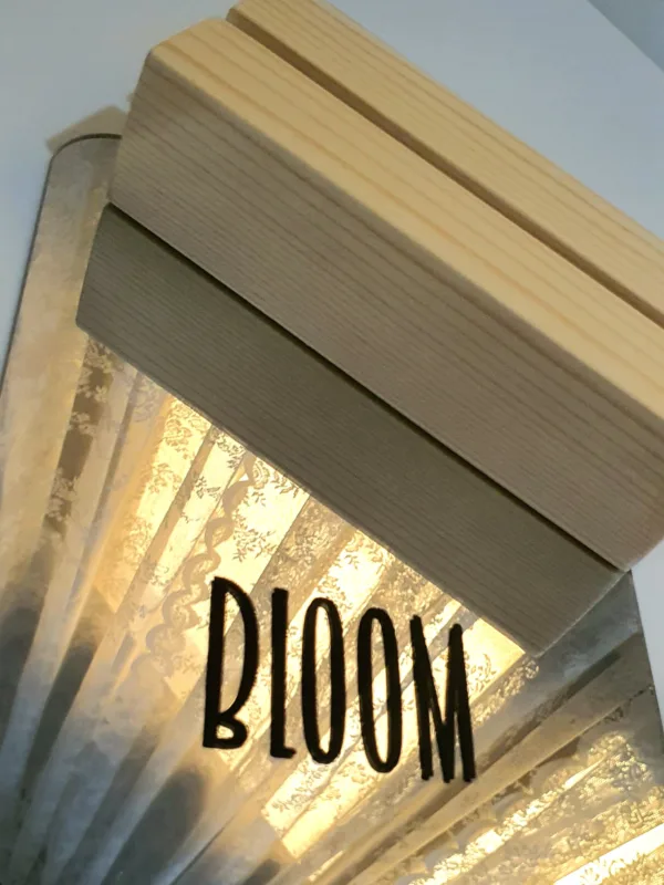 🎁 Bloom Mini Table Mirror – A Gift to Inspire 🌸