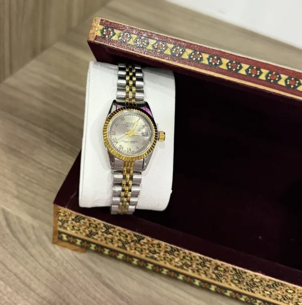 ساعة فضية بالذهبي شبيهة بالرولكس - Image 7