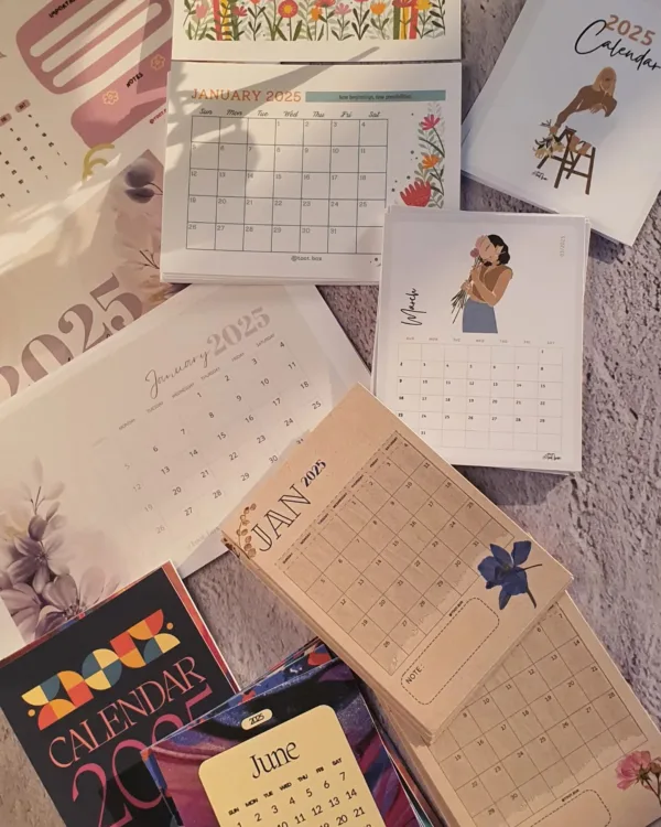 2025 Desk Calendar with Wooden Stand – Floral & Minimal Designs ✨ - Image 8