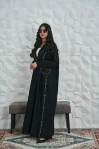 عباية مطرزة يدوياً